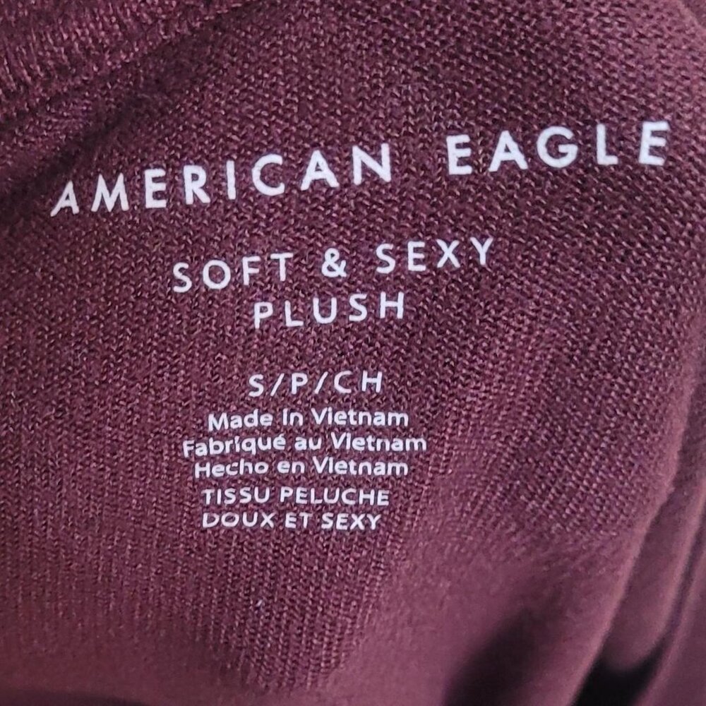 American Eagle Burgundy Small Petite long sleeve V-neck sweater #winterwear - Picture 3 of 4